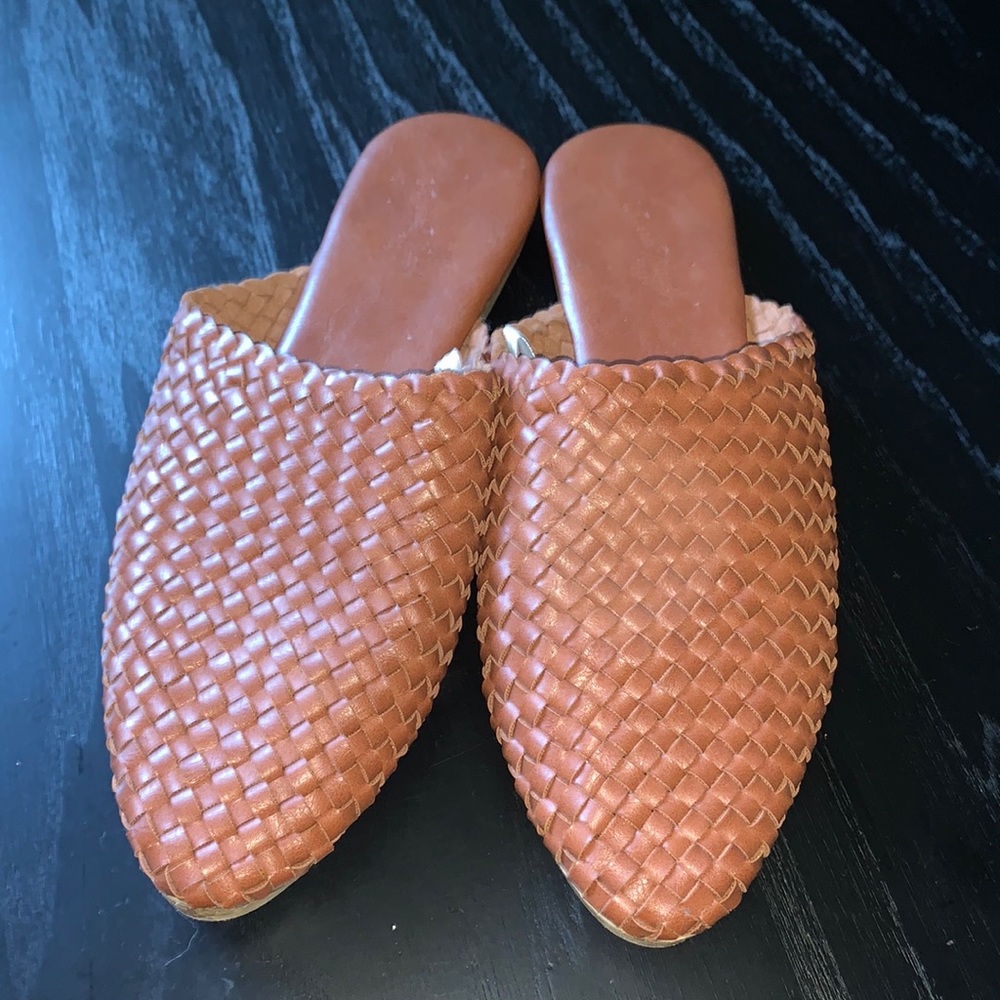 Universal Thread Sale!Buy two flats for $15!!!!